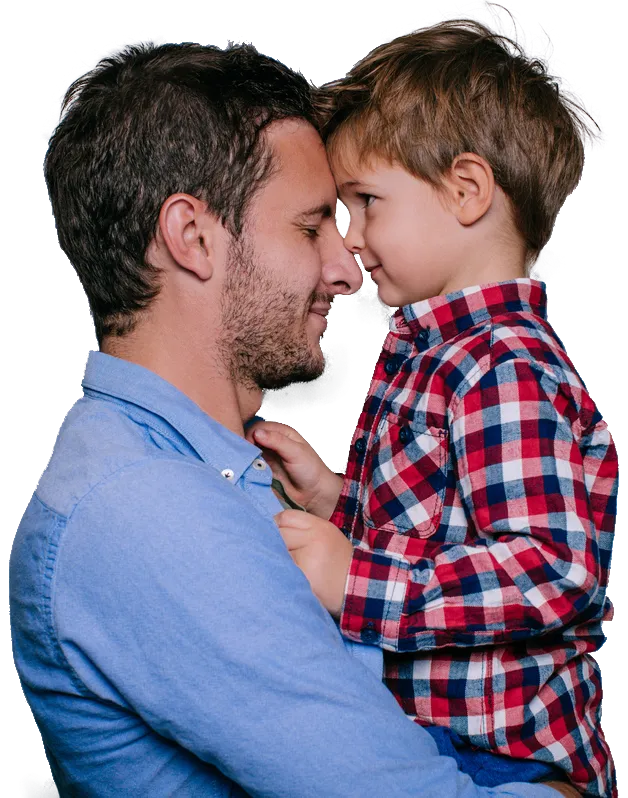 Ein Vater hält sein Kind liebevoll im Arm